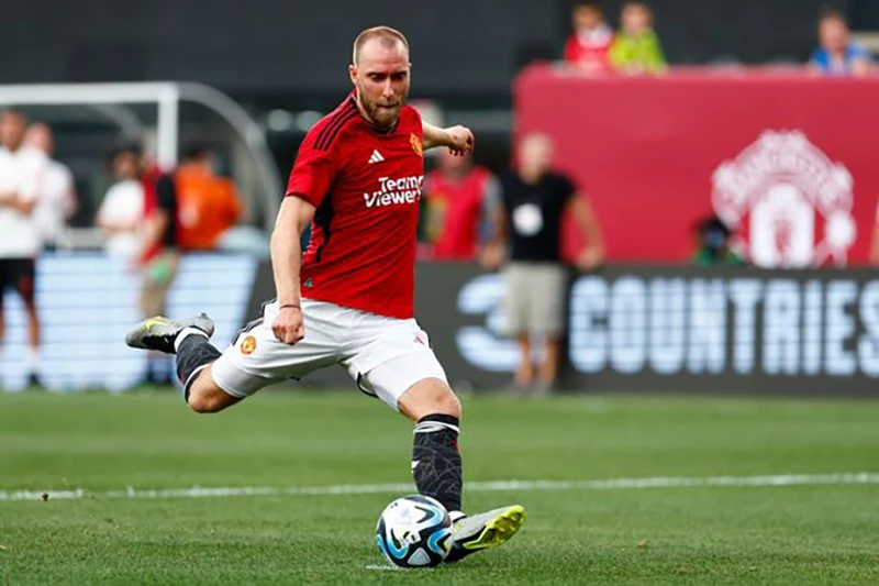 Eriksen thực hiện thành công quả penalty quyết định giúp MU đánh bại Arsenal 5-3 trên loạt luân lưu. ẢNH: GETTY
