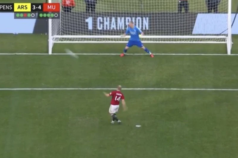 Người hâm mộ cho rằng MU và Arsenal đã thực hiện loạt đá luân lưu vô nghĩa nhất mọi thời đại. ẢNH: TWITTER MAN UTD