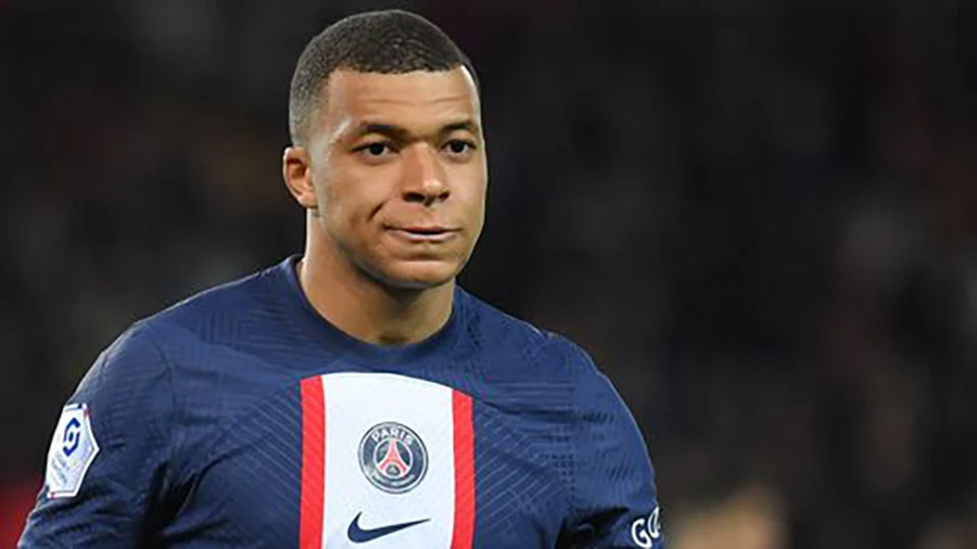 Mbappe muốn chơi cho PSG đến hợp hợp đồng, nhận tiền thưởng trung thành rồi chia tay CLB. ẢNH: GETTY Mbappe muốn chơi cho PSG đến hợp hợp đồng, nhận tiền thưởng trung thành rồi chia tay CLB. ẢNH: GETTY