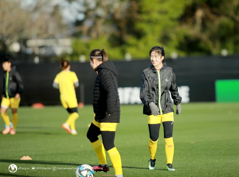 Thanh Nhã đã sẵn sàng ra sân. ẢNH: VFF