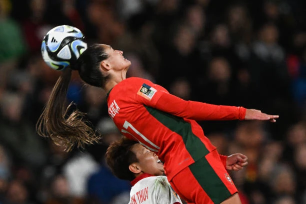 Nữ Việt Nam chơi cực k2y nỗ lực nhưng thua thiệt trước Bồ Đào Nha về mọi mặt. ẢNH: GETTY