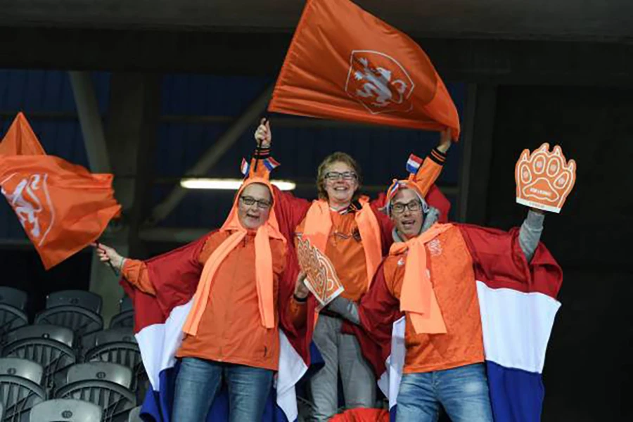 Hình ảnh các CĐV của Việt Nam và Hà Lan. ẢNH: GETTY