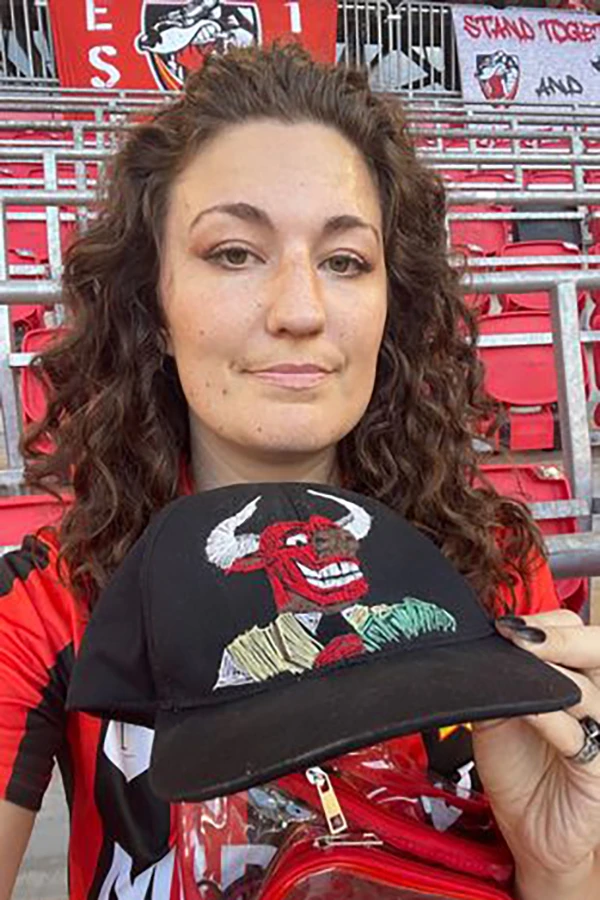 Amanda đã có tiền phẫu thuật nhờ bán lại vé xem trận đấu của Messi. ẢNH: AMANDA