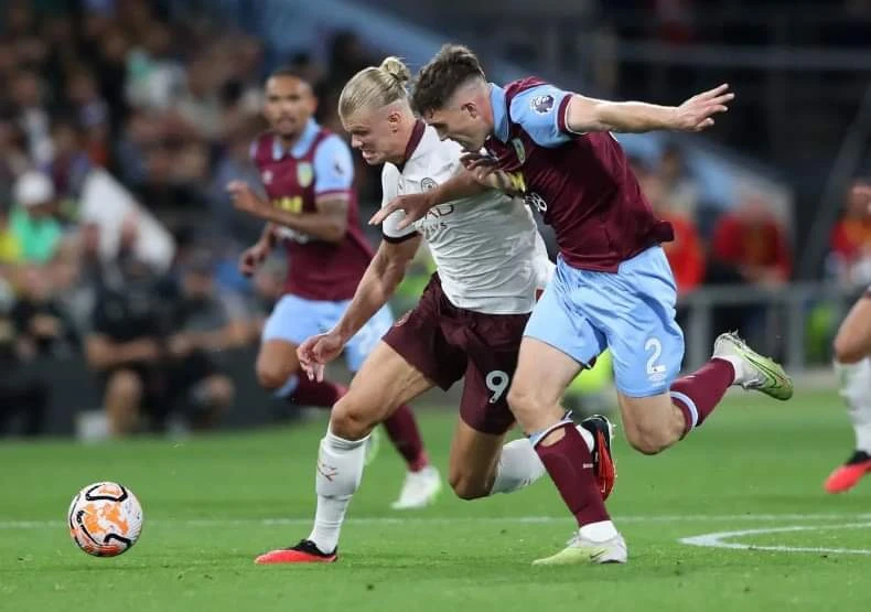 Man City quá mạnh so với Burnley. Ảnh: Getty