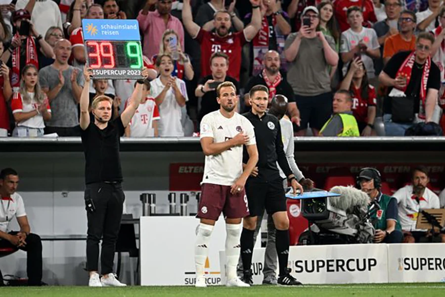 Chỉ 12h sau khi hoàn tất vụ chuyển nhượng, Kane ra sân thi đấu ngay ở siêu cúp nước Đức. ẢNH: GETTY