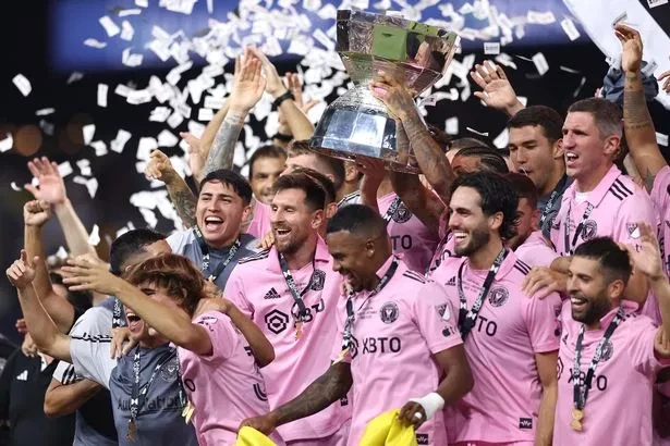 Messi nâng cao chức vô địch Leagues Cup cùng Inter Miami. ẢNH: GETTY