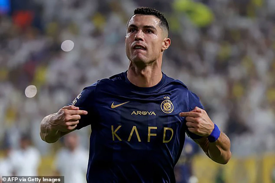Ronaldo lập cú đúp trên chấm 11m cho Al Nassr. ẢNH: GETTY