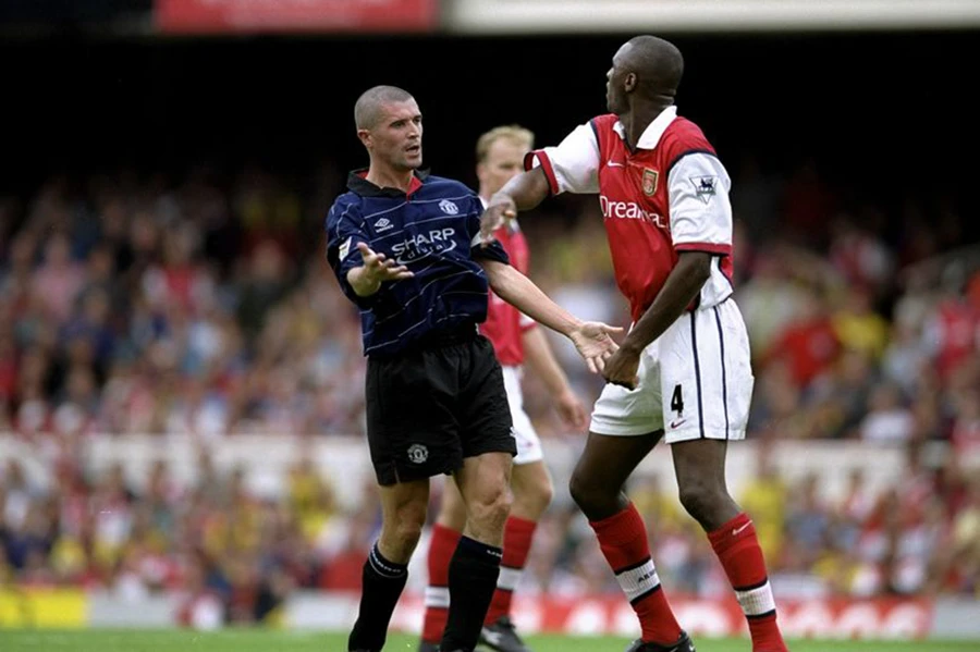 Roy Keane và Patrick Vieira là biểu tượng của cuộc cạnh tranh kinh điển giữa MU và Arsenal tại Premier League những năm 90. ẢNH: DAILY STAR Roy Keane và Patrick Vieira là biểu tượng của cuộc cạnh tranh kinh điển giữa MU và Arsenal tại Premier League những năm 90. ẢNH: DAILY STAR