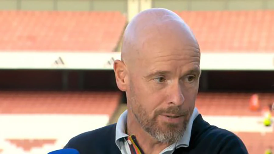 Ten Hag nổi giận với 3 quyết định của VAR và trọng tài. ẢNH: MIRROR