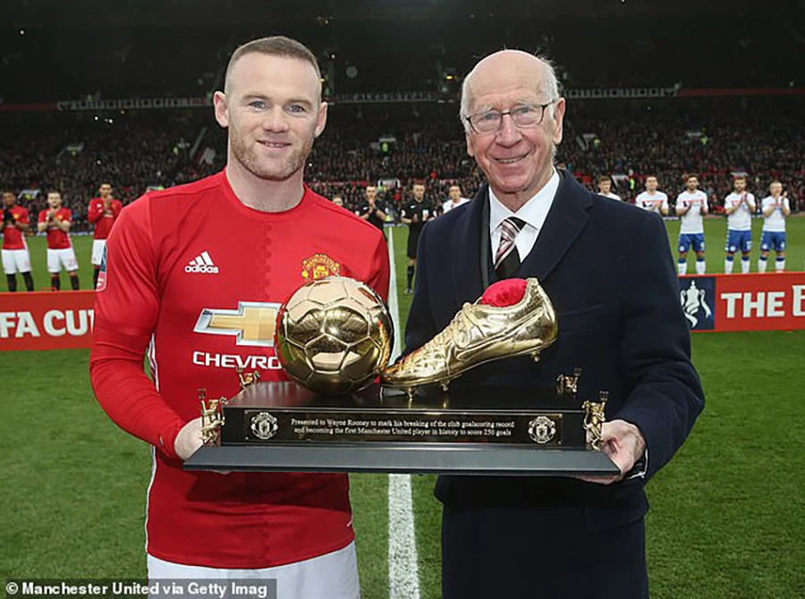 rooney-Sir-Bobby-Charlton-man-united.jpg