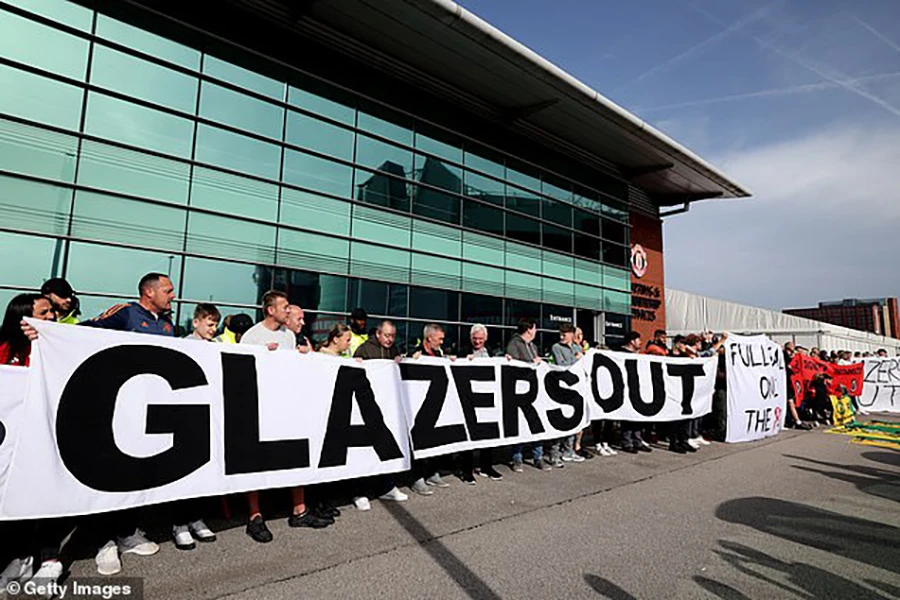 glazer-out-old-trafford.jpg