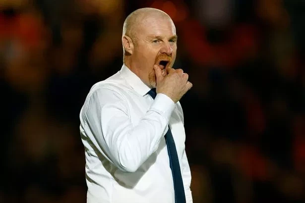 everton bị trừ 10 điểm