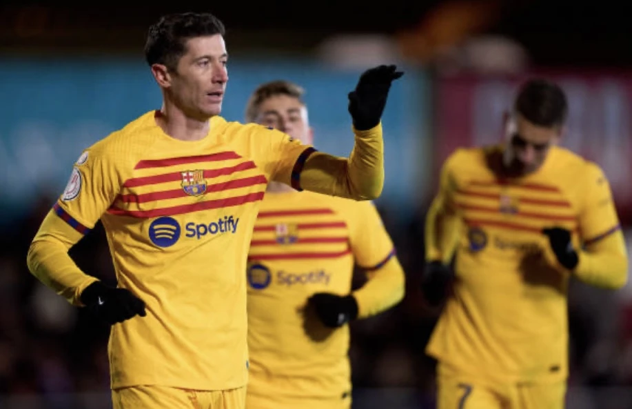 Lewandowski ăn mừng sau bàn thắng