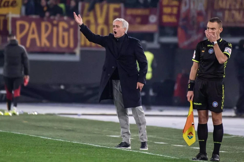 as-roma-jose-mourinho.jpg