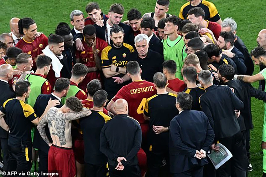 as-roma-jose-mourinho.jpg