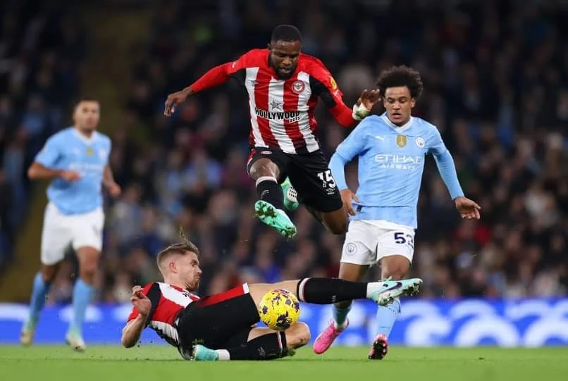 Brentford phòng ngự chắc chắn, tạo ra rất nhiều khó khăn cho Man City