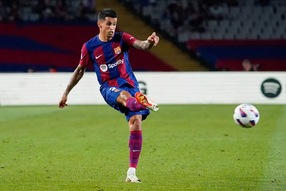 barcelona-joao-cancelo.jpg