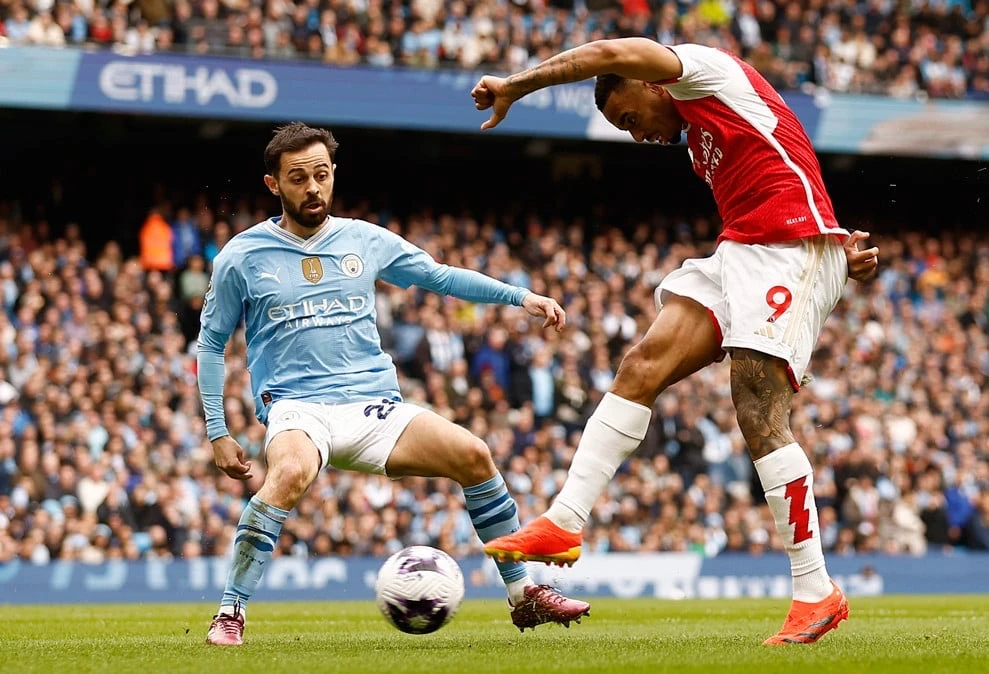 Hai đội hòa nhau, Liverpool là đội hưởng lợi nhiều nhất