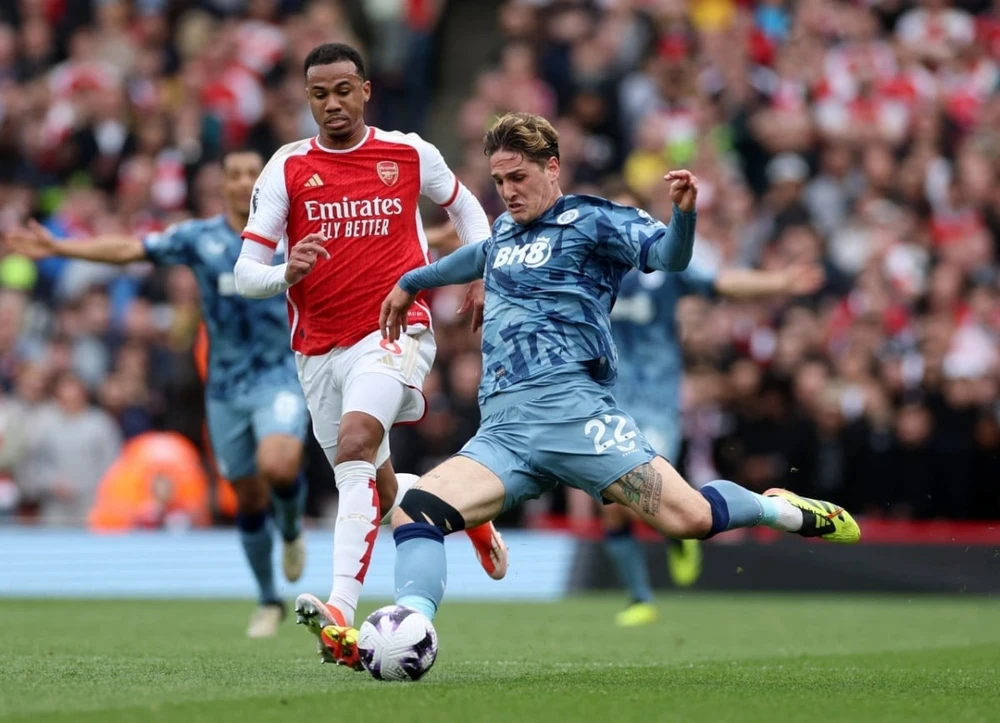 Thắng Arsenal, Aston Villa xây chắc vị trí top 4 của mình trên bảng xếp hạng