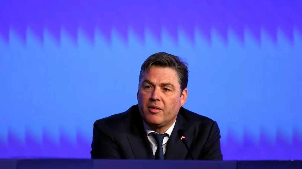 Giám đốc điều hành Premier League Richard Masters phát biểu tại Đại hội đồng Liên đoàn bóng đá Châu Âu. ẢNH: GETTY