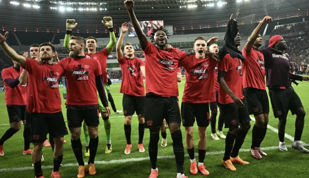 Bayer Leverkusen ăn mừng thành tích vào chung kết Europa League. ẢNH: UEFA