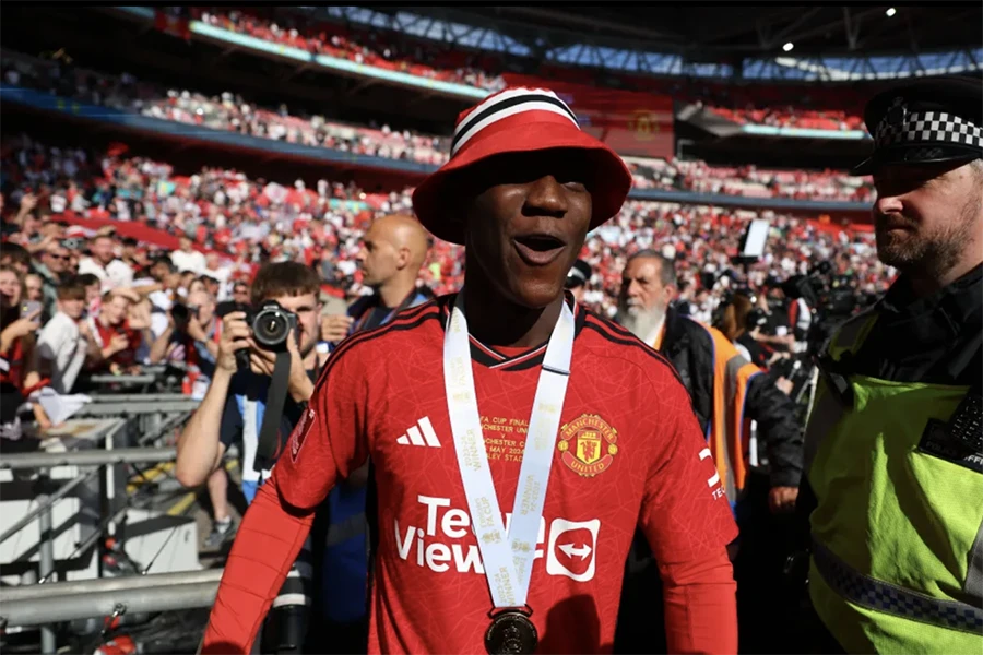 mainoo tạm dừng đàm phán hợp đồng