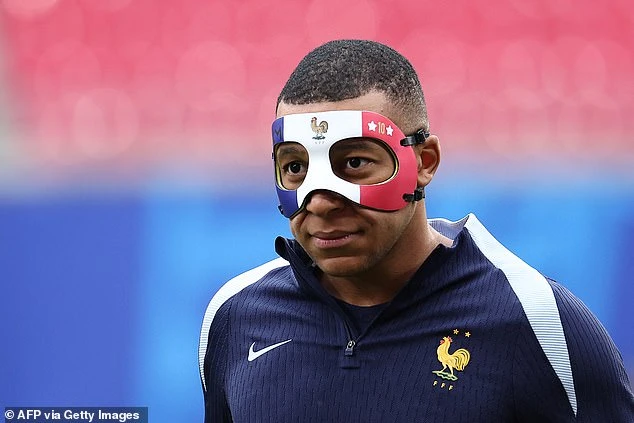 mbappe-ninja-rua.jpeg