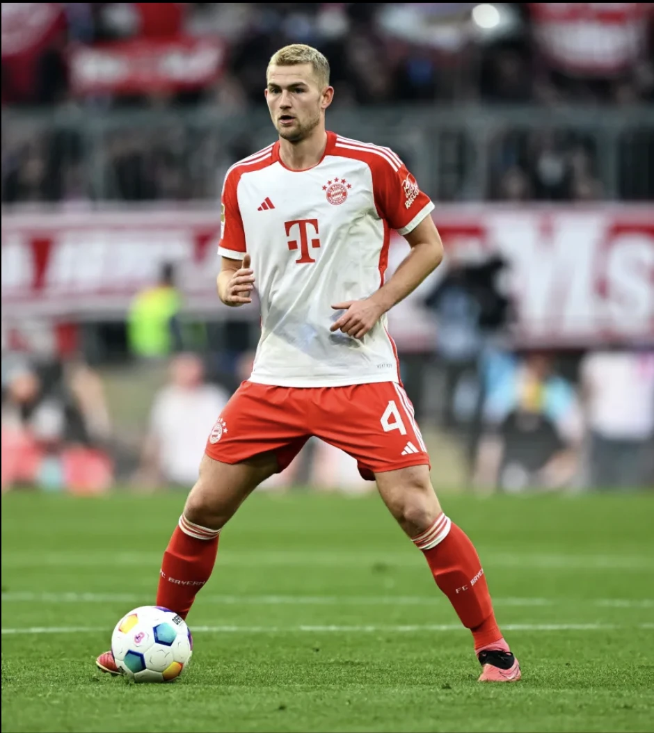 thị trường chuyển nhượng, MU, DE LIGT