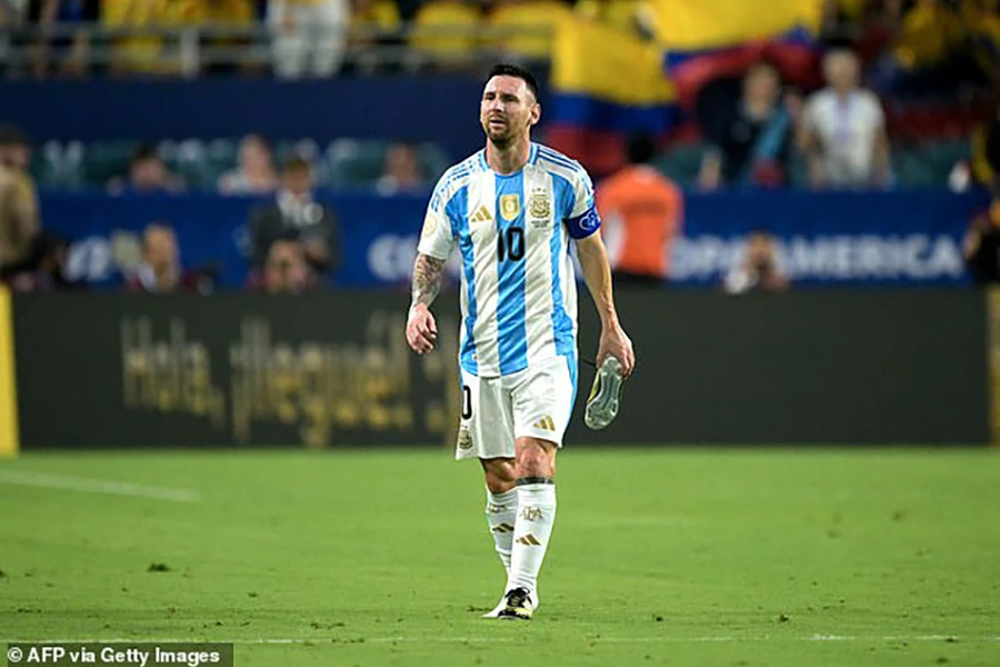 Messi bị tố ích kỷ