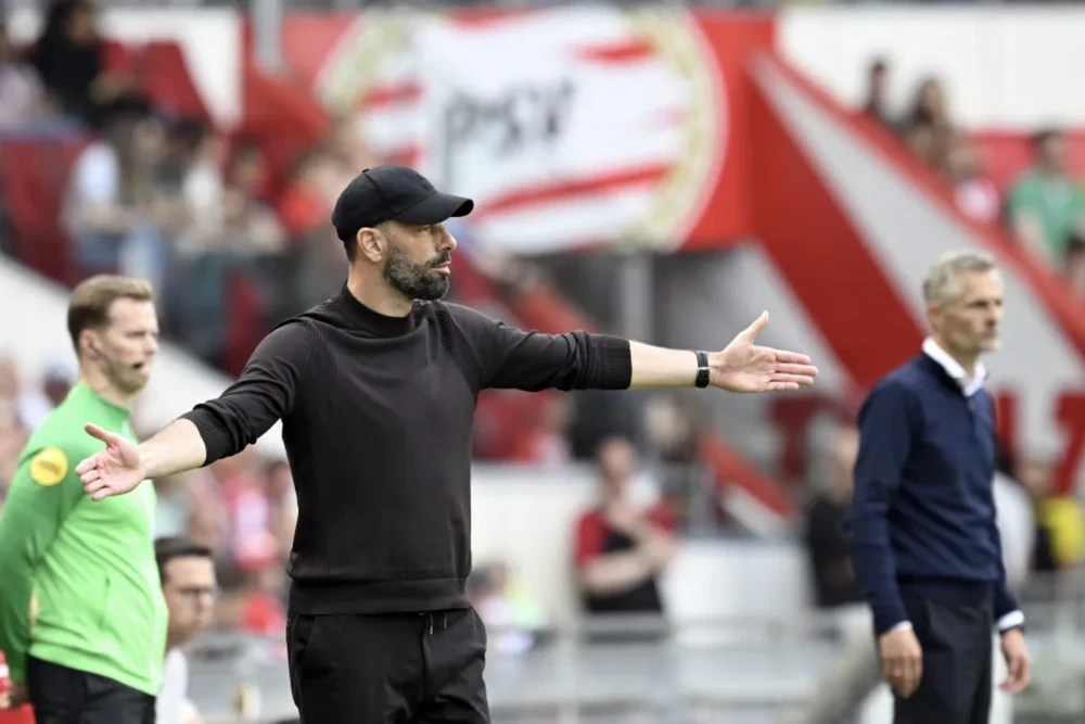 Van Nistelrooy được ủng hộ thay thế Ten Hag,MU