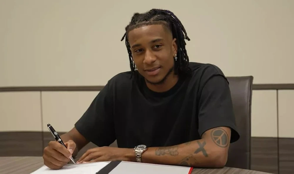 100 triệu bảng Anh