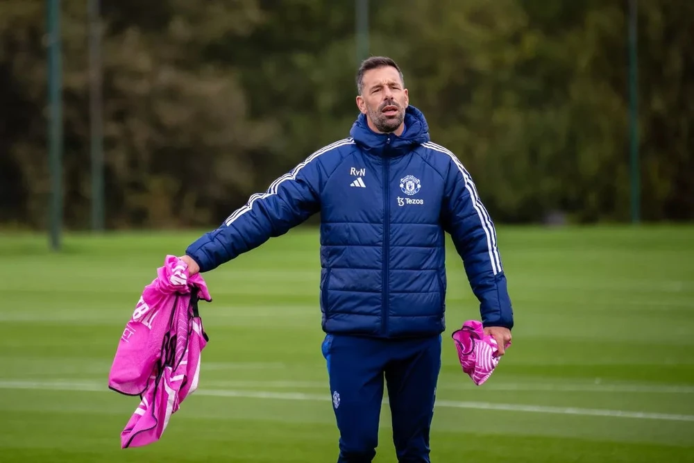 Nistelrooy lo sợ trở thành kẻ phản bội