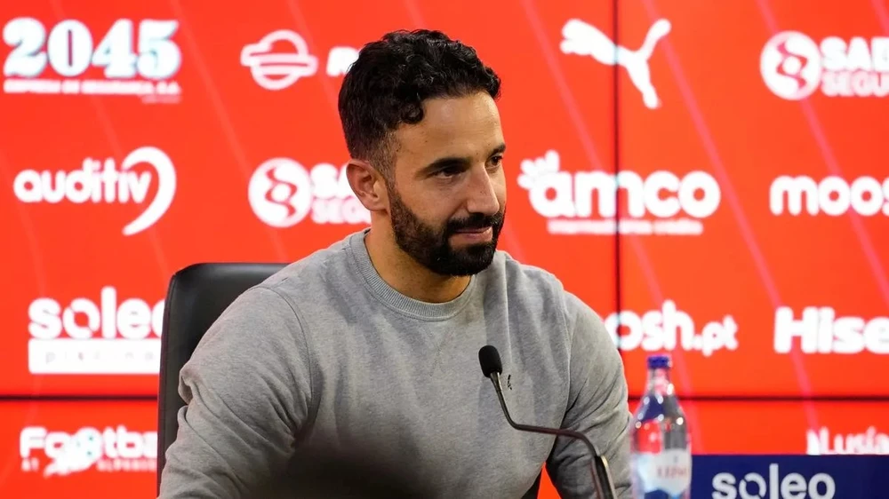 Amorim hé lộ kế hoạch quan trọng của MU,MU,AMORIM