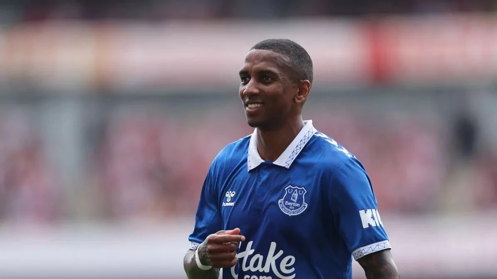 huyền thoại MU đối đầu với con trai,MU