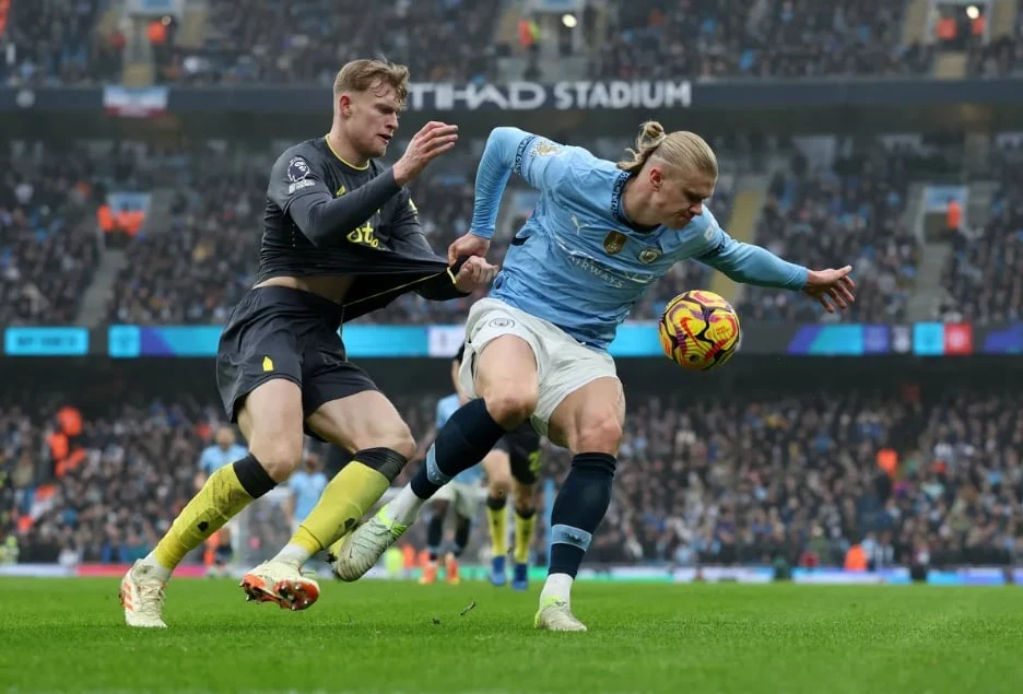 Haaland đá hỏng phạt đền