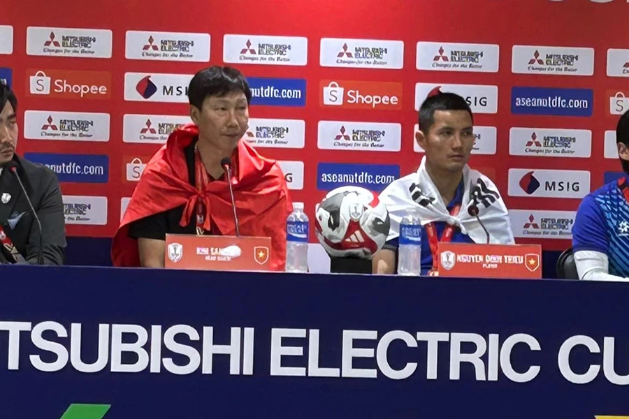 Tuyển Việt Nam,KIm Sang-sik