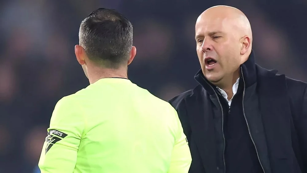 HLV Arne Slot đối mặt nguy cơ bị cấm dẫn dắt Liverpool,SLOT,LIVERPOOL