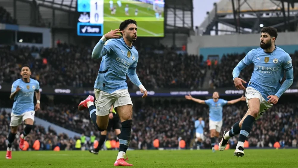 Man City trở lại Top 4 Premier League