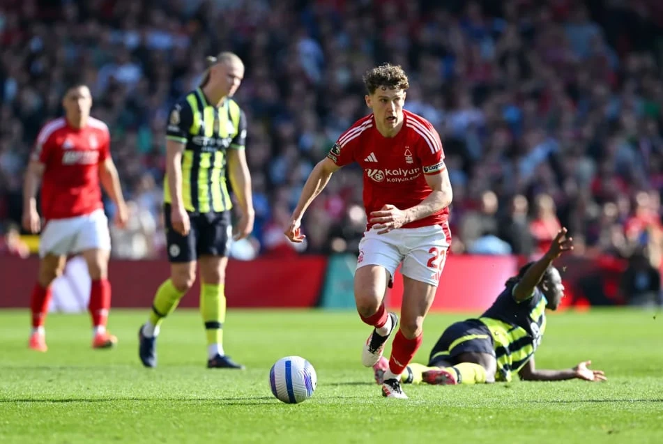 Man City thua bạc nhược trên sân khách