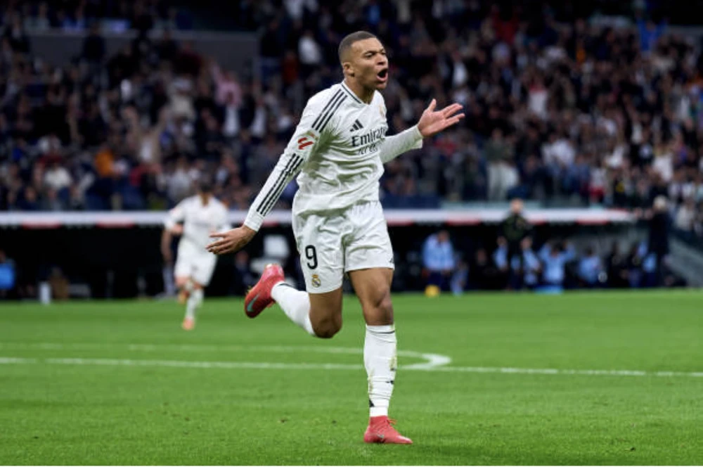 Real Madrid áp sát Barcelona