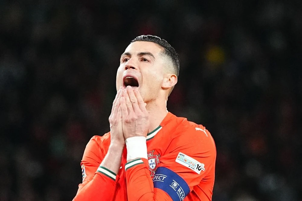 ronaldo-bi-che-gieu-mot-cach-tan-nhan.jpg