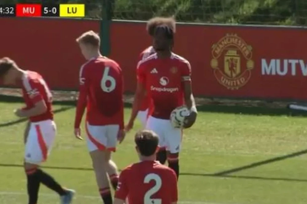 Thần đồng của MU ghi 6 bàn thắng trong hiệp 1,MU