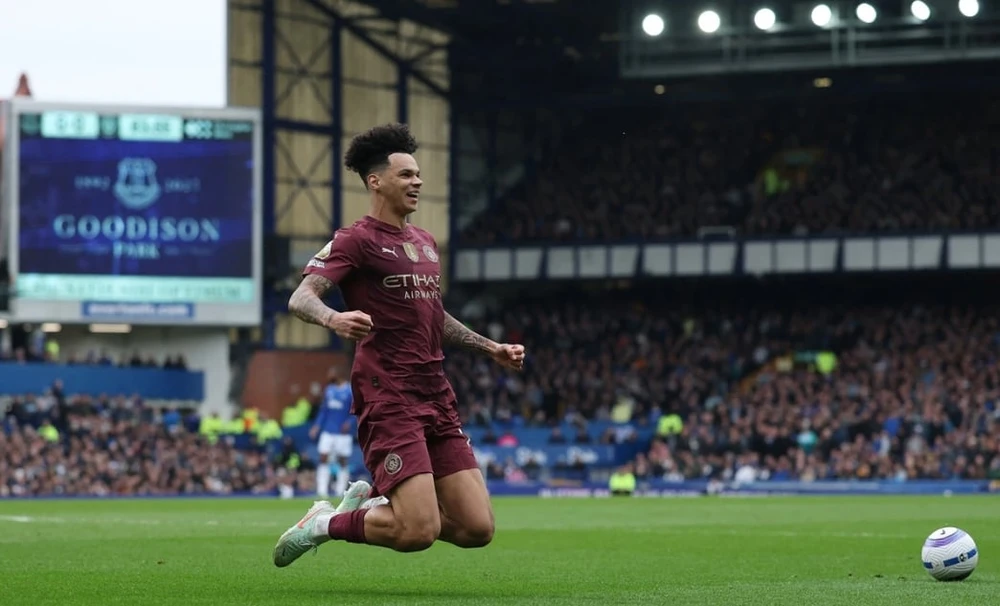 Man City nhọc nhằn giành 3 điểm