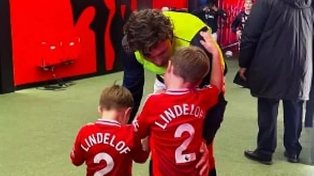 Con trai 3 tuổi của ngôi sao MU bị thương nặng,MU