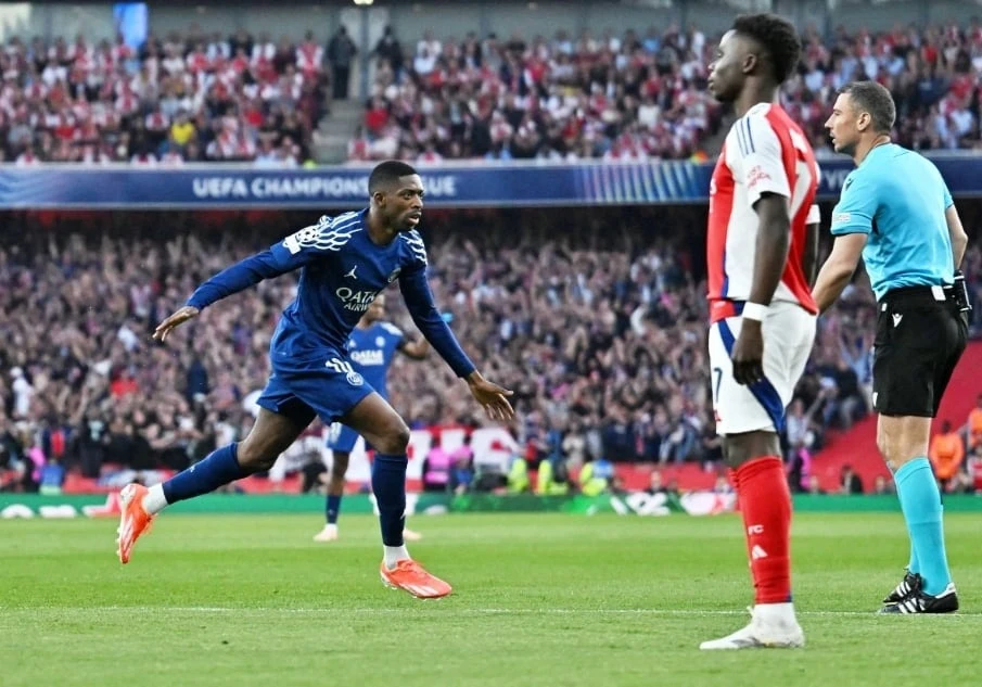 Arsenal gục ngã trước PSG