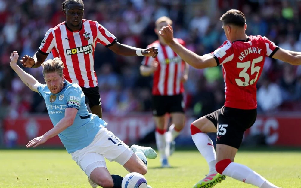 Man City không thắng đội cuối bảng Premier League