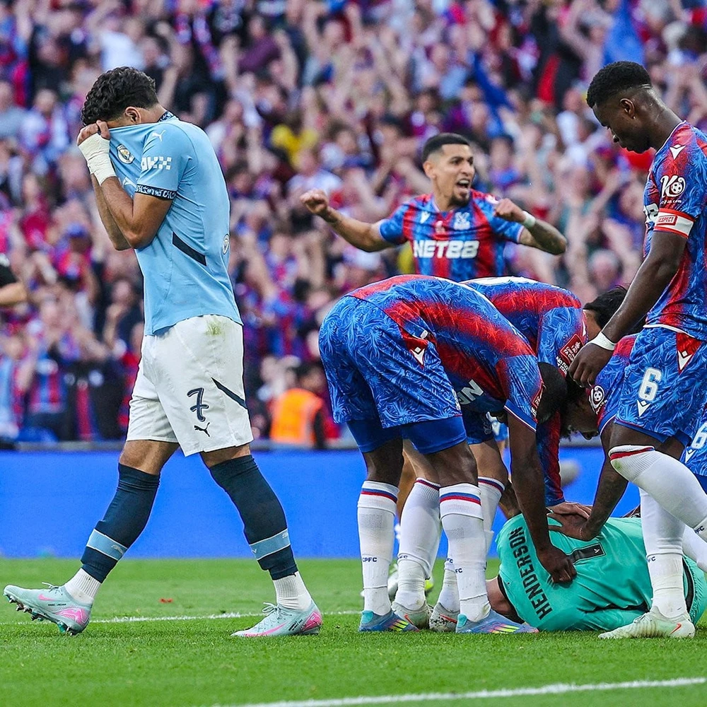 Hàng công Man City bế tắc hoàn toàn trước lối chơi phòng ngự của Crystal Palace. Ảnh: RBF