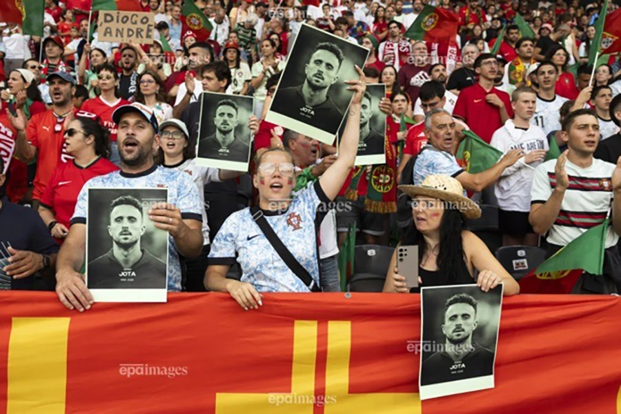 Ai có thể nói gì vào thời điểm như thế này khi cú sốc và nỗi đau quá lớn