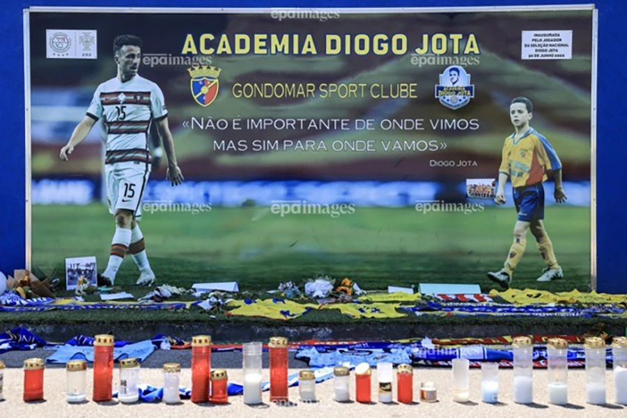 Từ cậu bé mơ về Premier League đến gã khổng lồ ở Anfield,PREMIER LEAGUE,ANFIELD