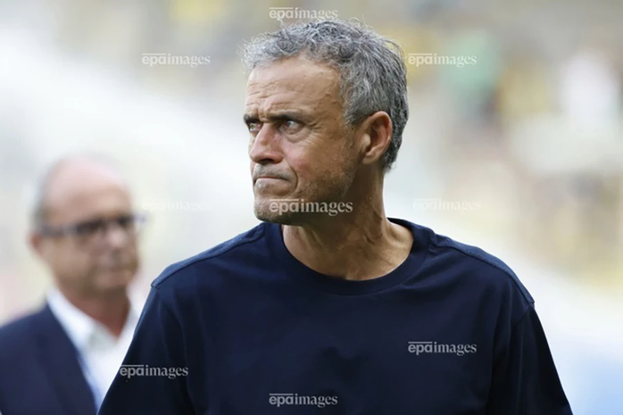 HLV Enrique nhập viện phẫu thuật khẩn cấp sau tai nạn xe đạp,ENRIQUE